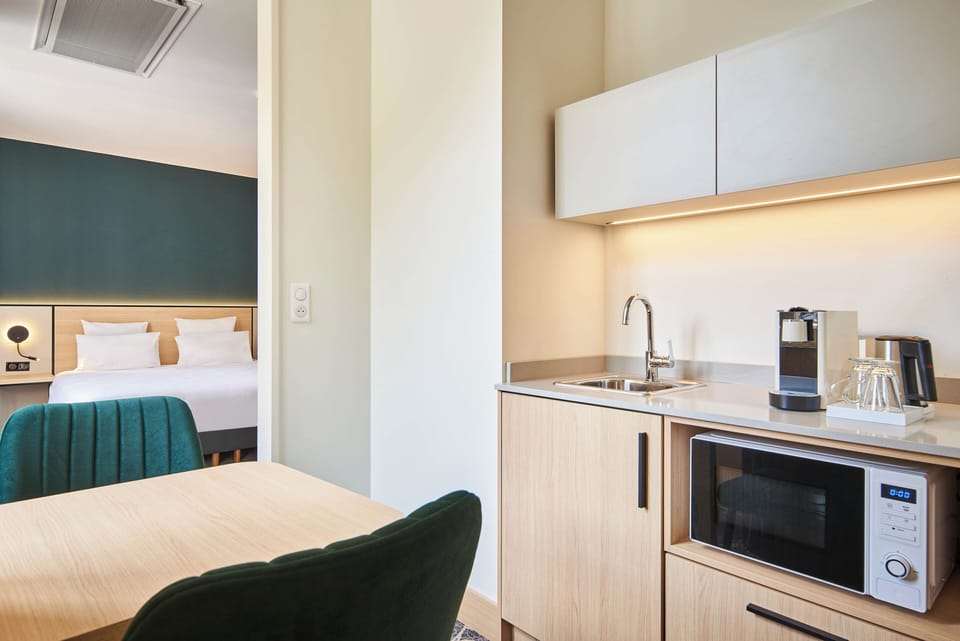 Comfort Studio | In-room safe, desk, blackout drapes, soundproofing