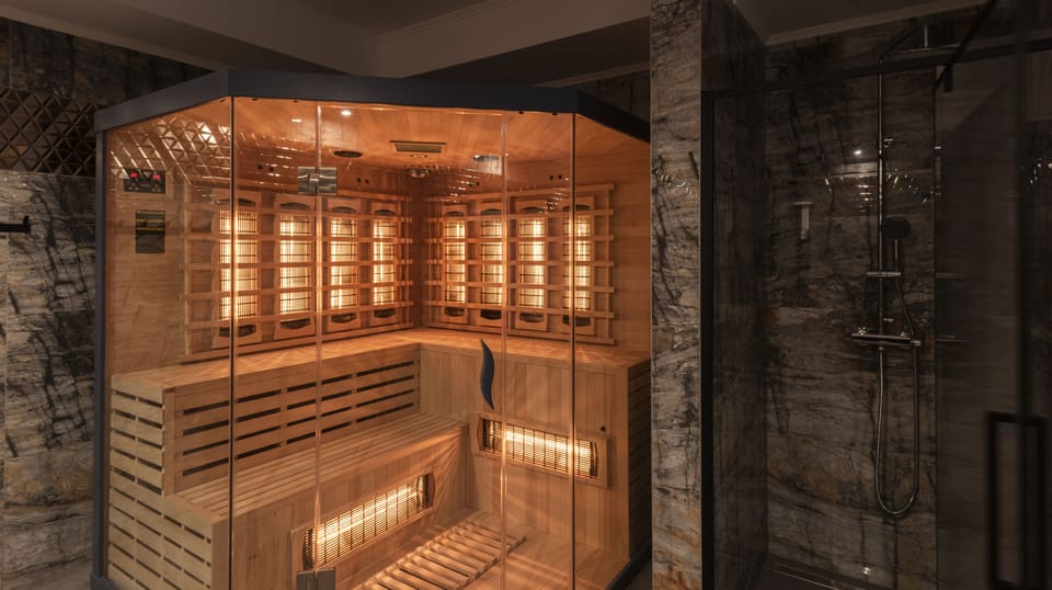 Couples treatment rooms, sauna, hot tub, steam room, body treatments