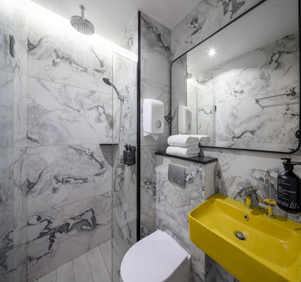 Quadruple Room | Bathroom | Shower, free toiletries, hair dryer, towels