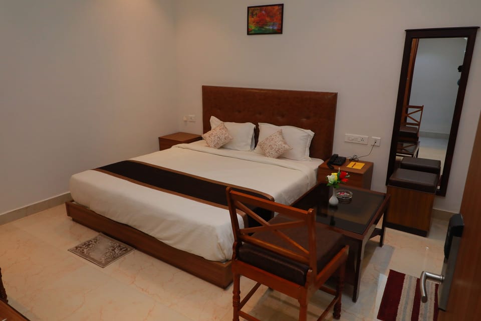 Deluxe Room | Egyptian cotton sheets, premium bedding, desk, soundproofing