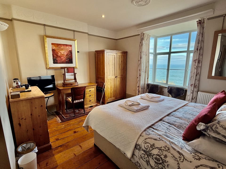 Superior Twin Room, Ensuite, Sea View (Framboise Super King /) | Individually decorated, individually furnished, free WiFi, bed sheets