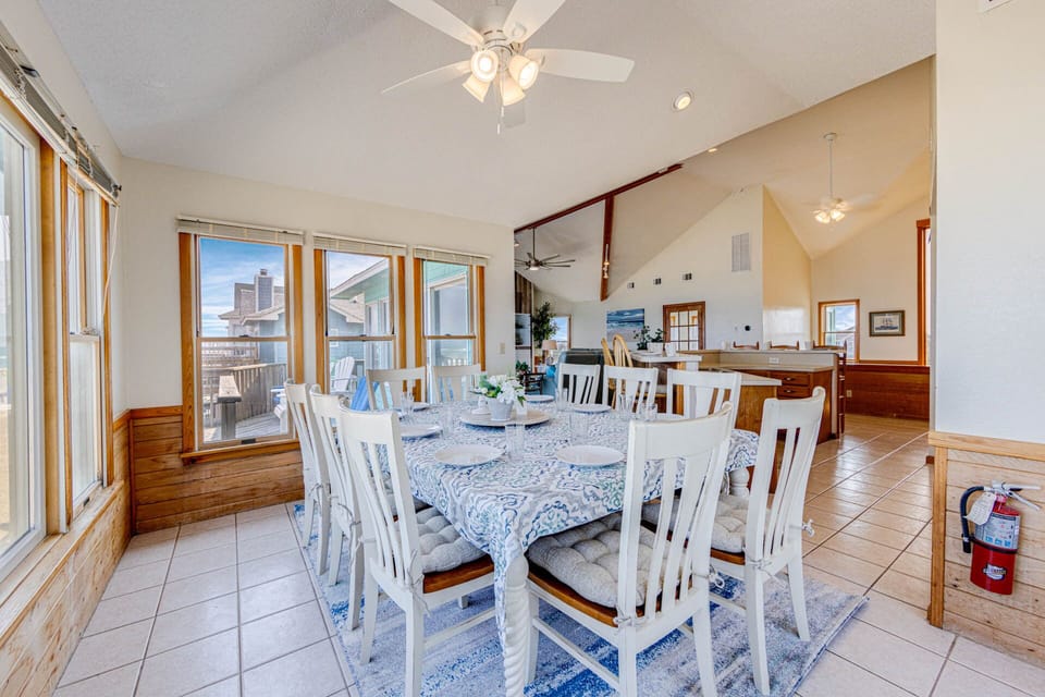 09-Surf-Or-Sound-Realty-1123-Solace By the Sea-Dining Area-01