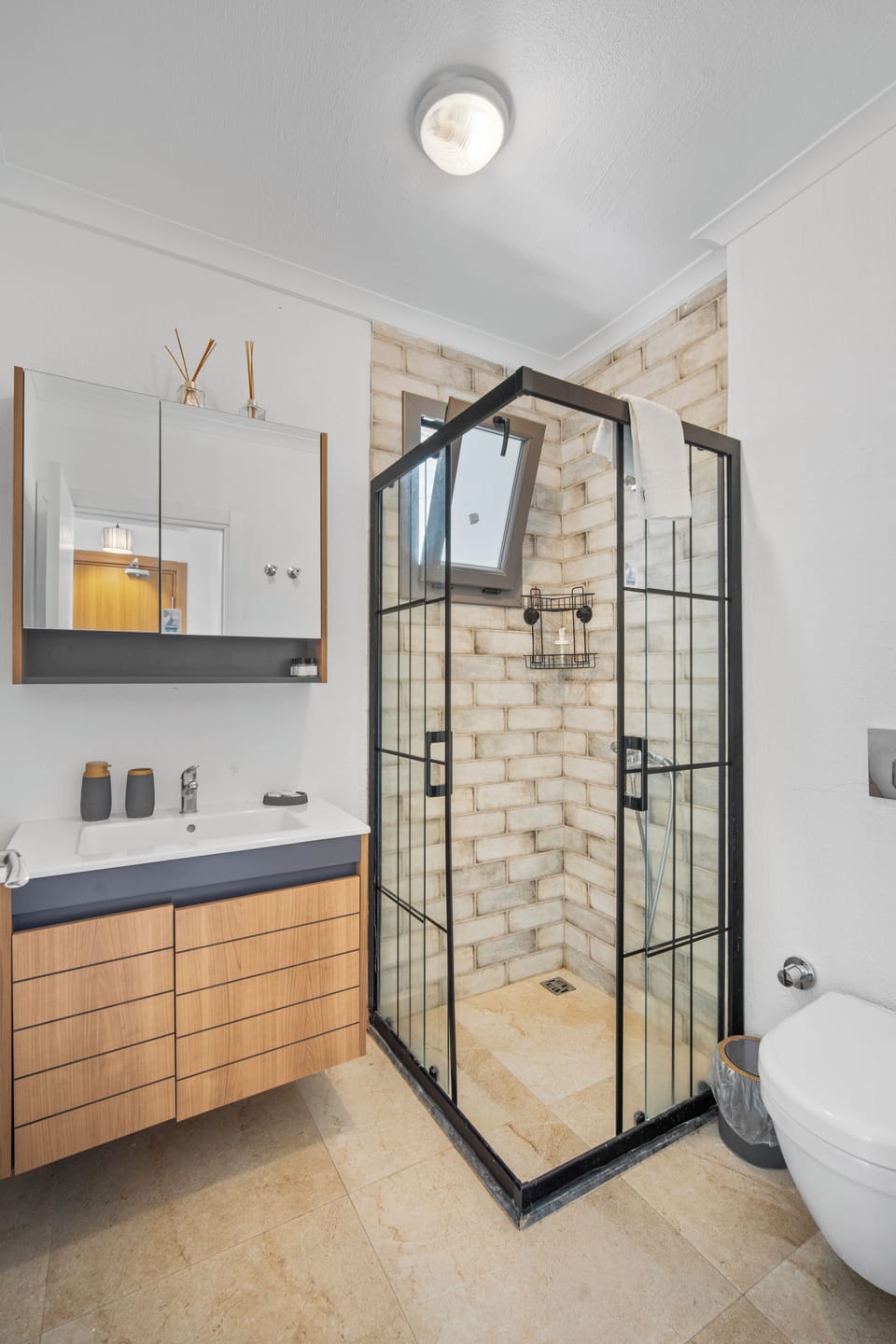 Family Room | Bathroom | Shower, hair dryer, towels, soap