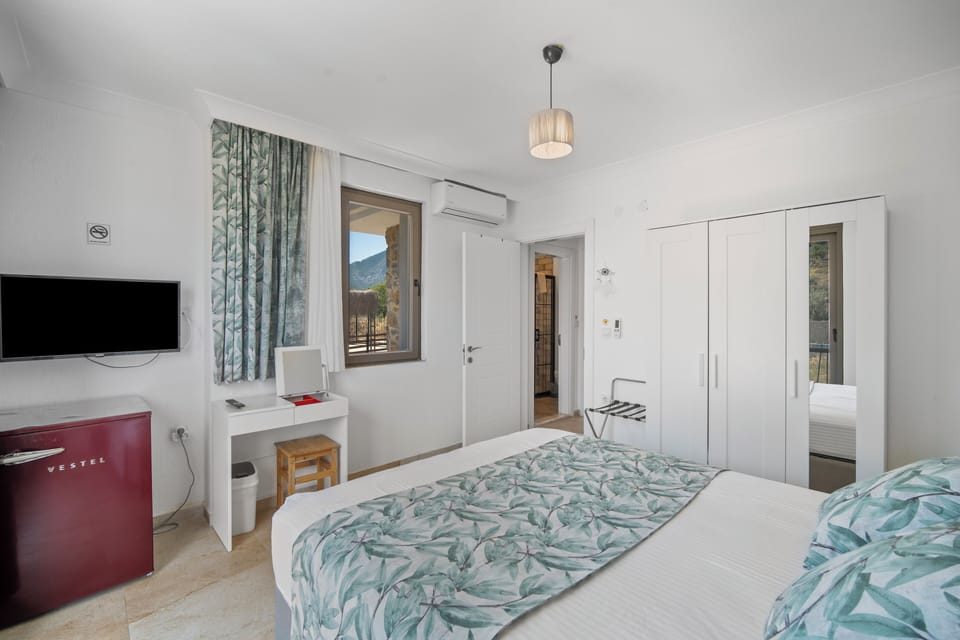 Family Room | Free minibar items, bed sheets