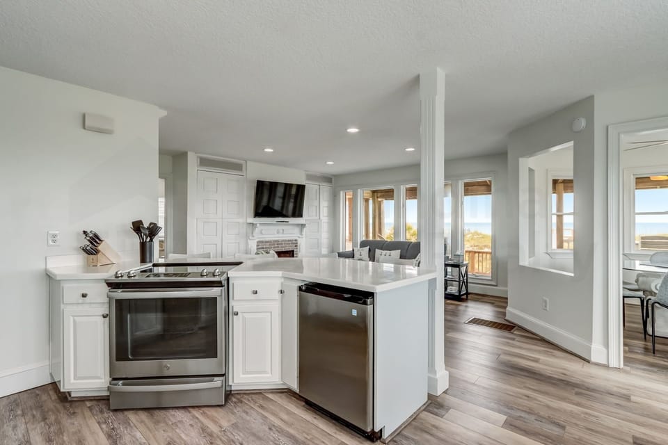 House, 4 Bedrooms | Private kitchen | Coffee/tea maker, fridge, oven, dishwasher