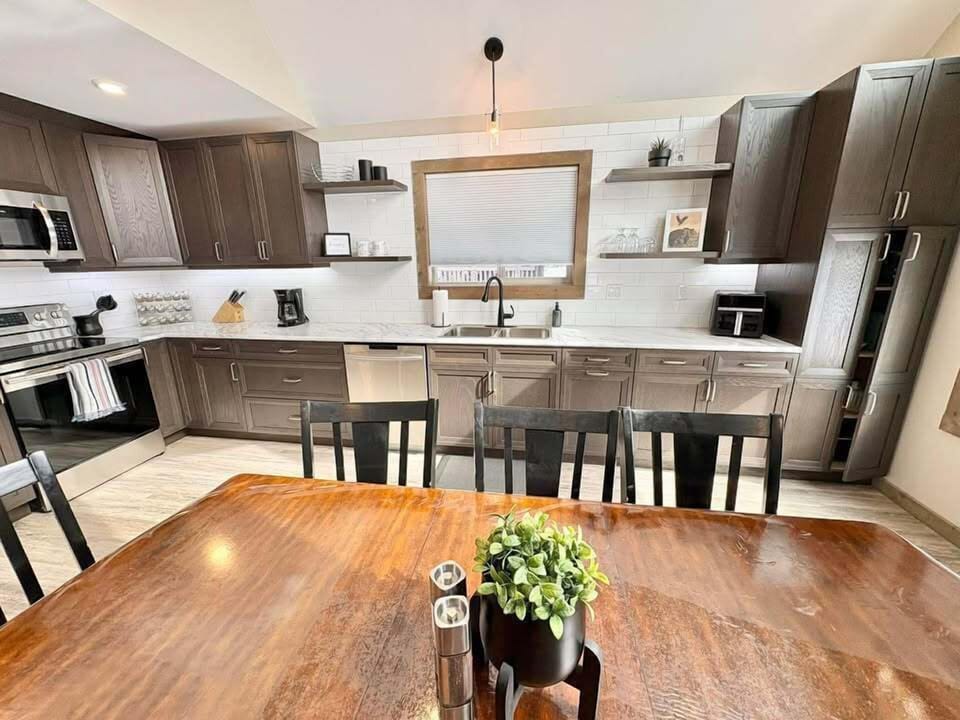 Sunny Peaks Cabin Rental (2469)