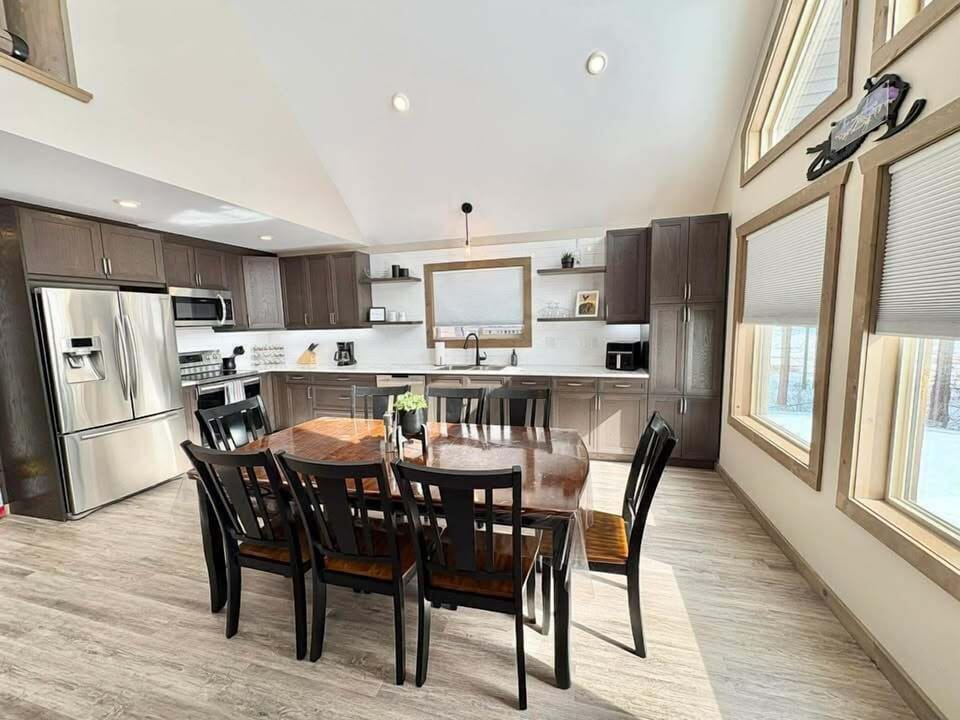 Sunny Peaks Cabin Rental (2467)