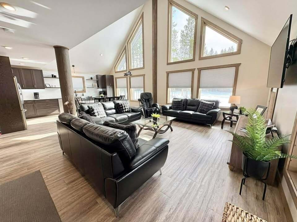 Sunny Peaks Cabin Rental (2462)