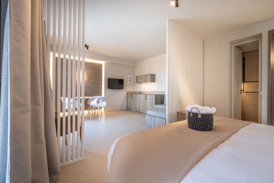Premium Suite, Private Pool, Sea View | Private kitchen | Mini-fridge, stovetop, coffee/tea maker, electric kettle