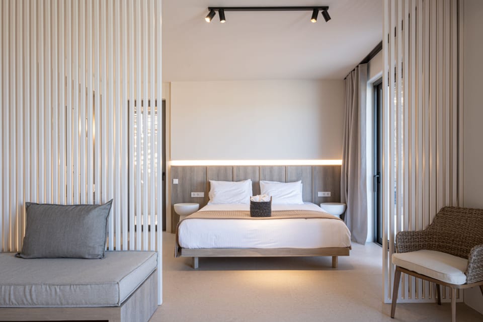 Premium Suite, Private Pool, Sea View | Premium bedding, pillowtop beds, laptop workspace, soundproofing