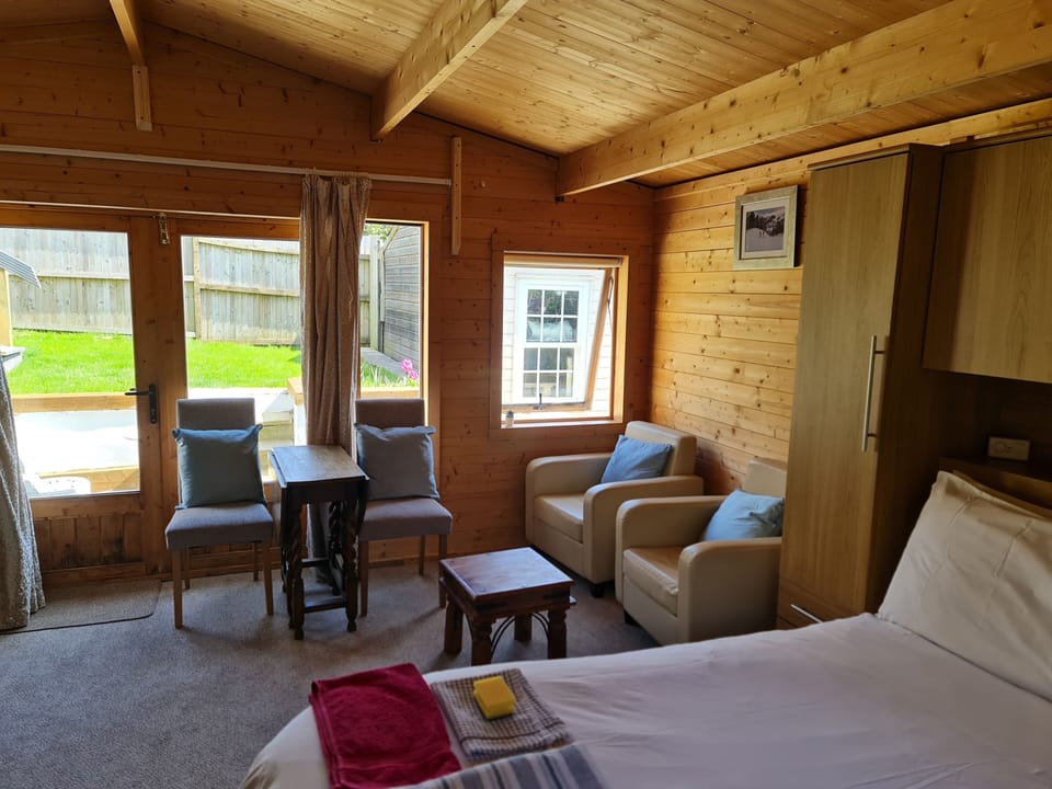Cabin | 1 bedroom, iron/ironing board, free WiFi, bed sheets