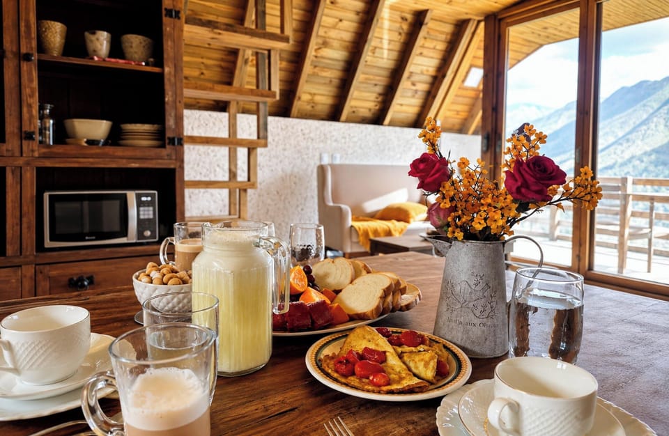 Premium Cabin | Dining