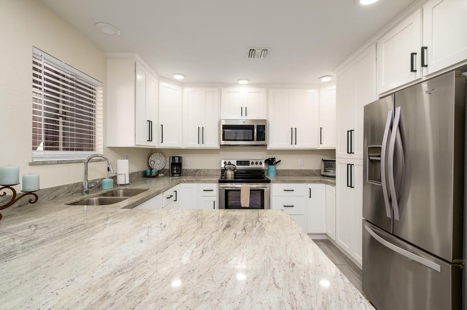 Kitchen is full equipped