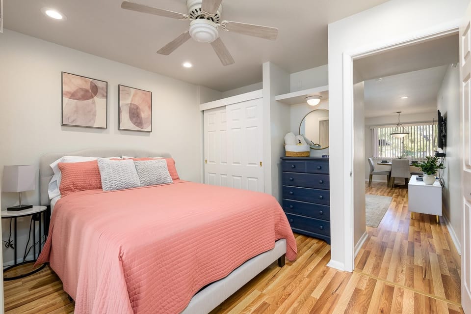 Second bedroom with a queen bed