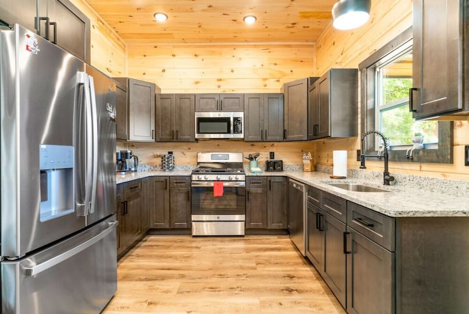 Fully stocked kitchen to accommodate your needs