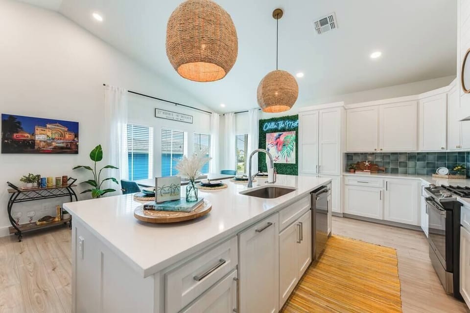 Kitchen/Dinning Area