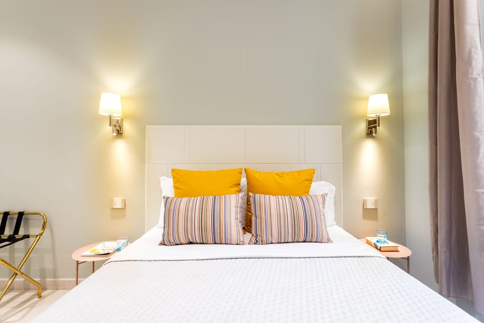 Comfort Room | Hypo-allergenic bedding available, minibar (free items), desk