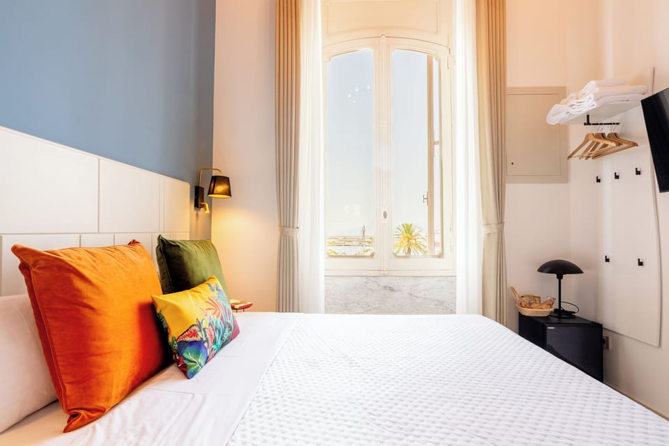 Panoramic Room | Hypo-allergenic bedding, free minibar, desk, laptop workspace