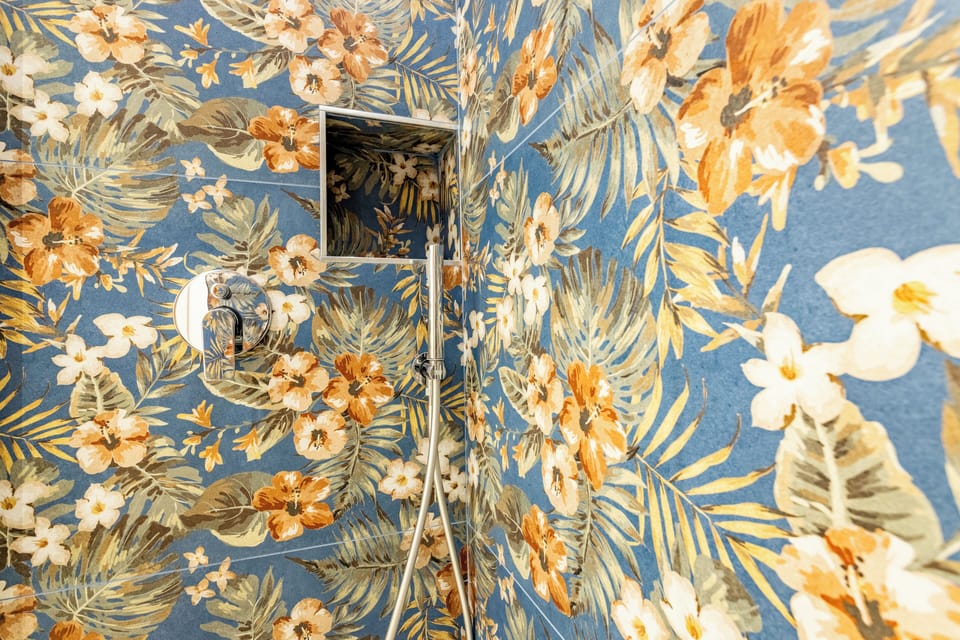 Comfort Room | Bathroom | Shower, rainfall showerhead, free toiletries, hair dryer