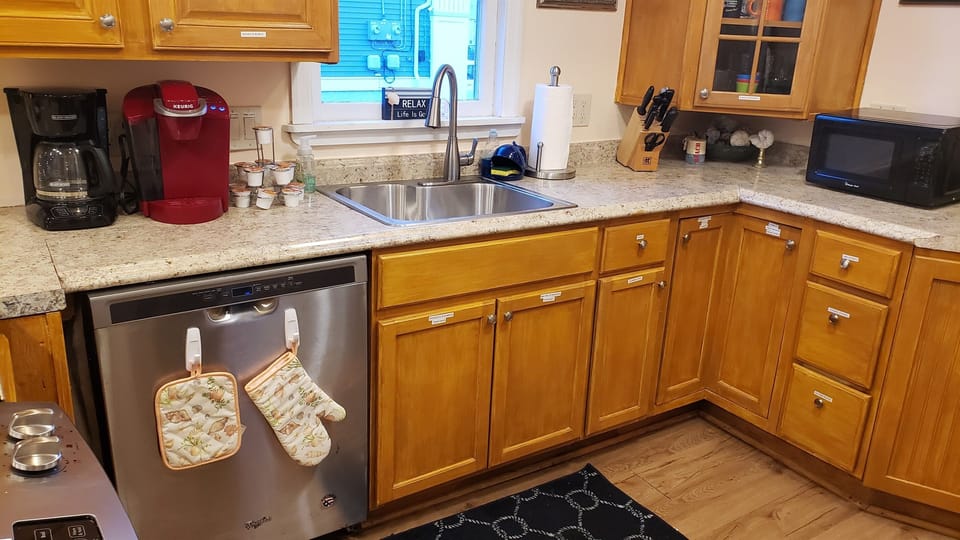Fully functional kitchen with coffee & keurig, large sink.