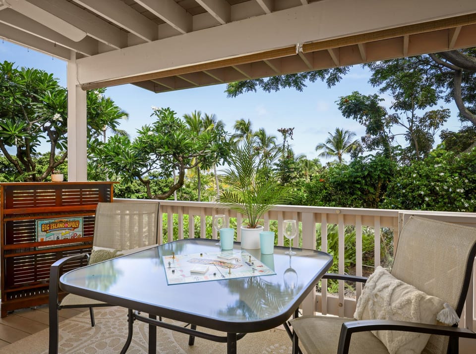 Lower lanai also offers ocean views. 