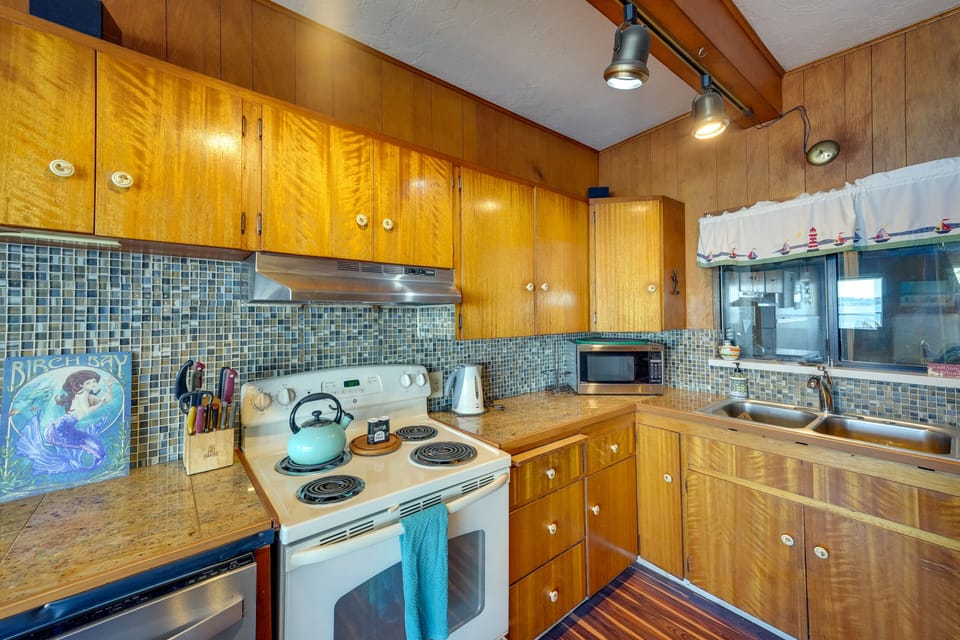 Kitchen | Cooking Basics Supplied