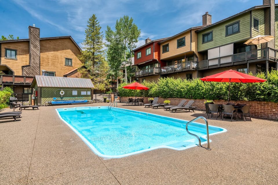 Large pool for all to enjoy with space for each guest to spread out
