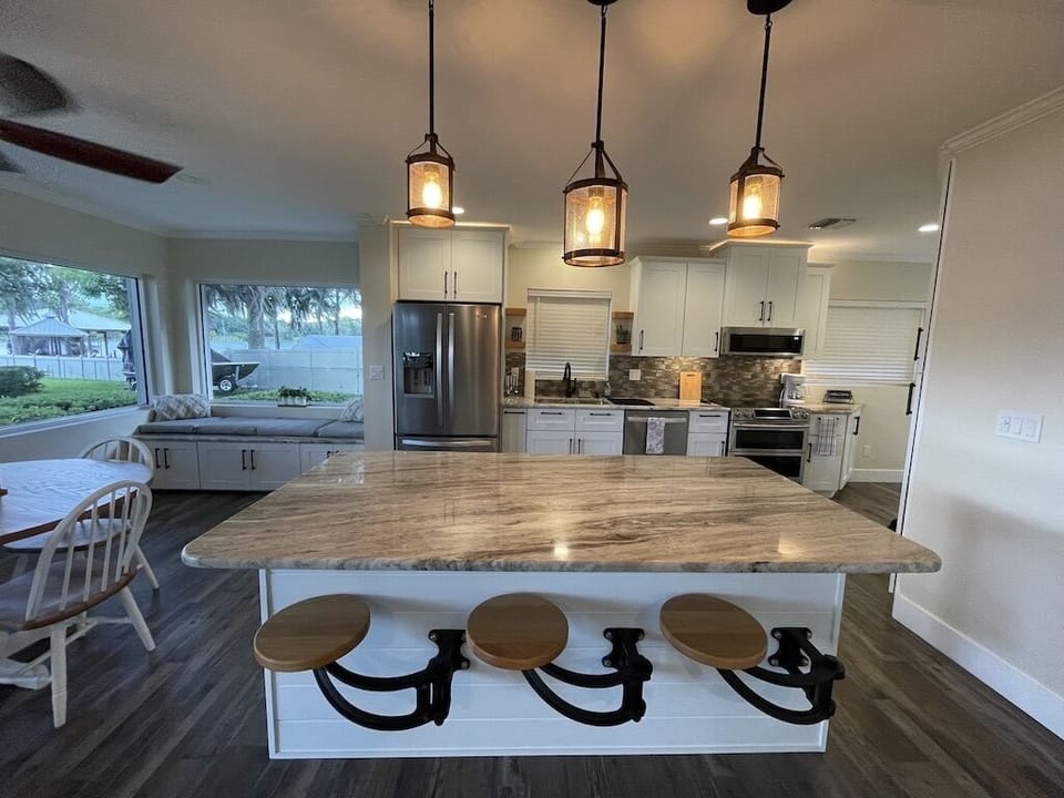 Newly Updated Kitchen - fully stocked