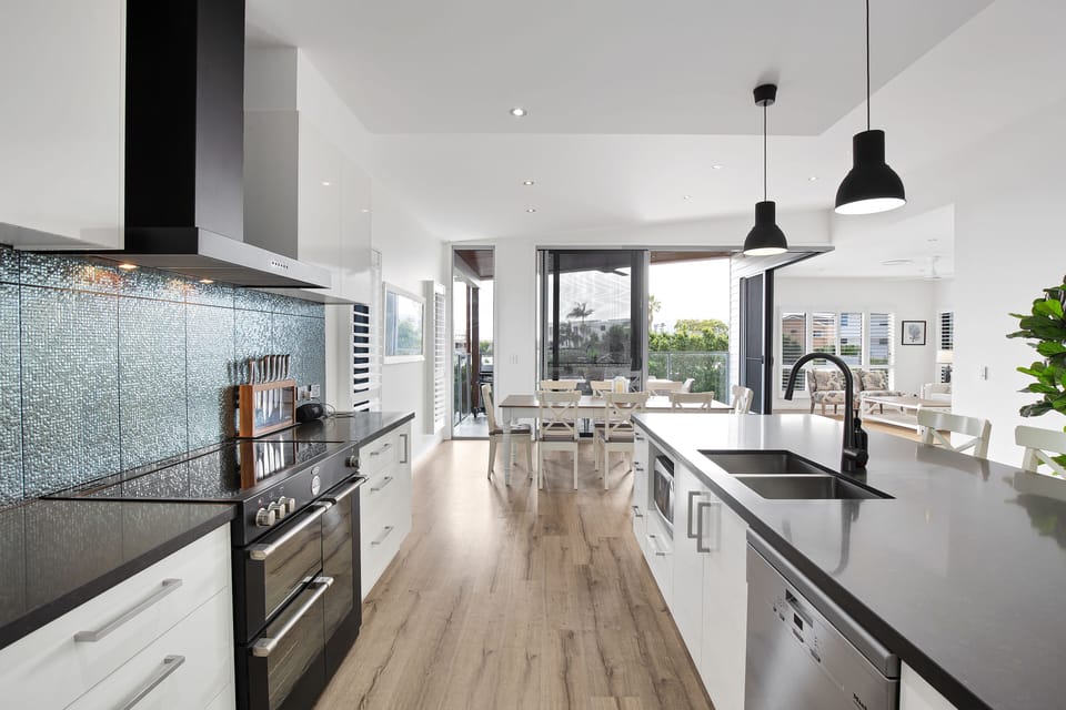 Deluxe House | Private kitchen | Full-size fridge, microwave, oven, stovetop