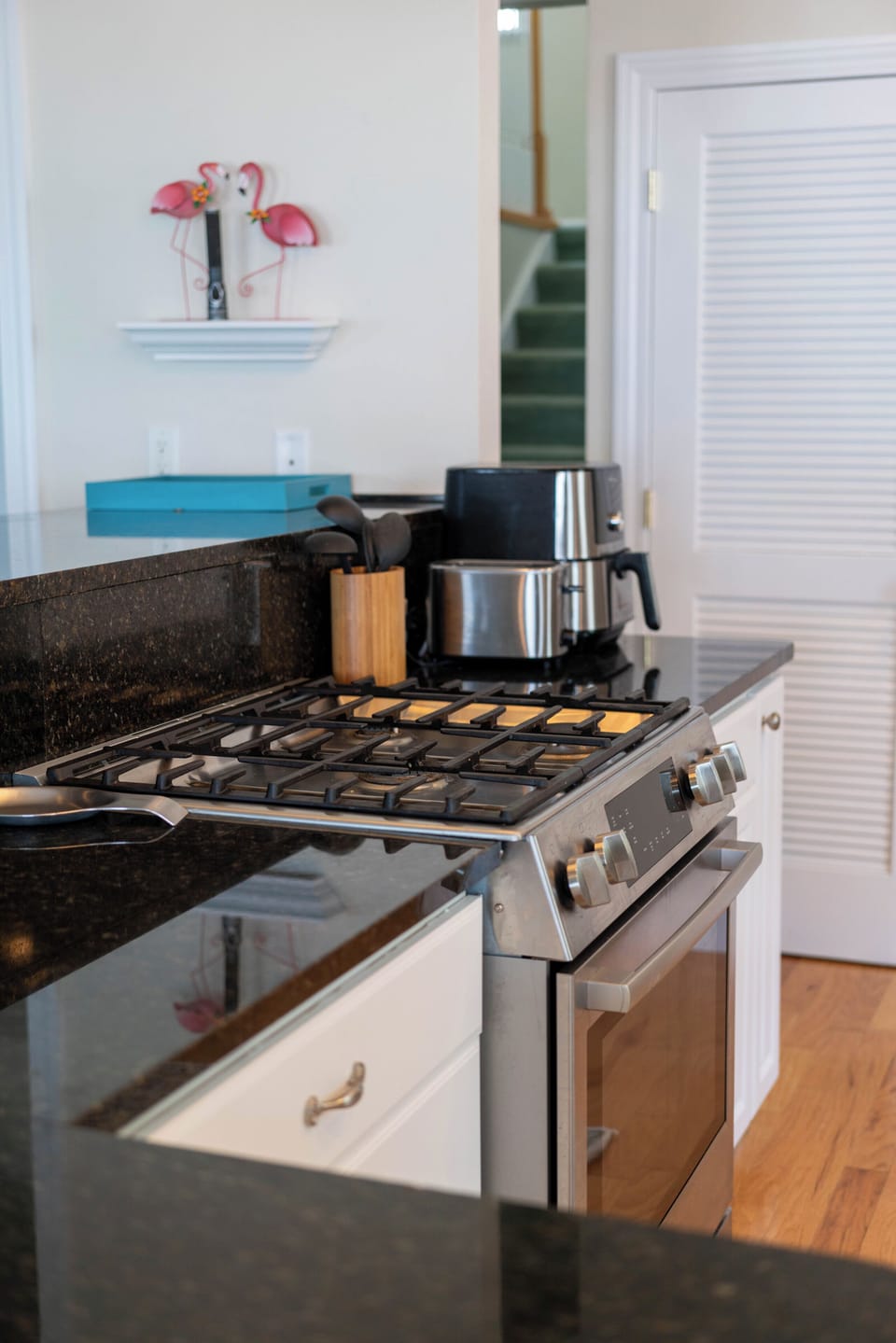 Gas stove, toaster, air fryer
