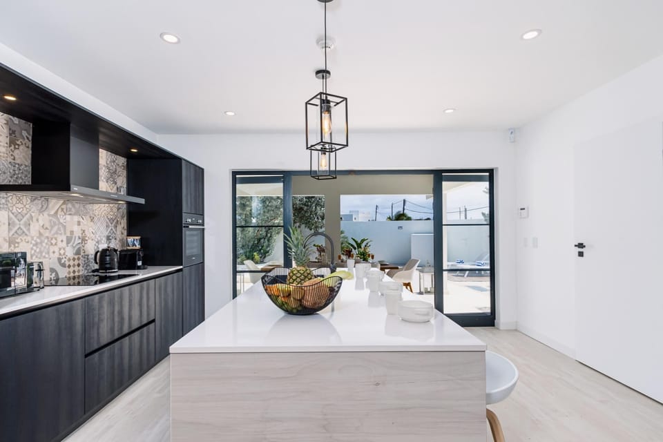 Modern and fully equipped kitchen area.