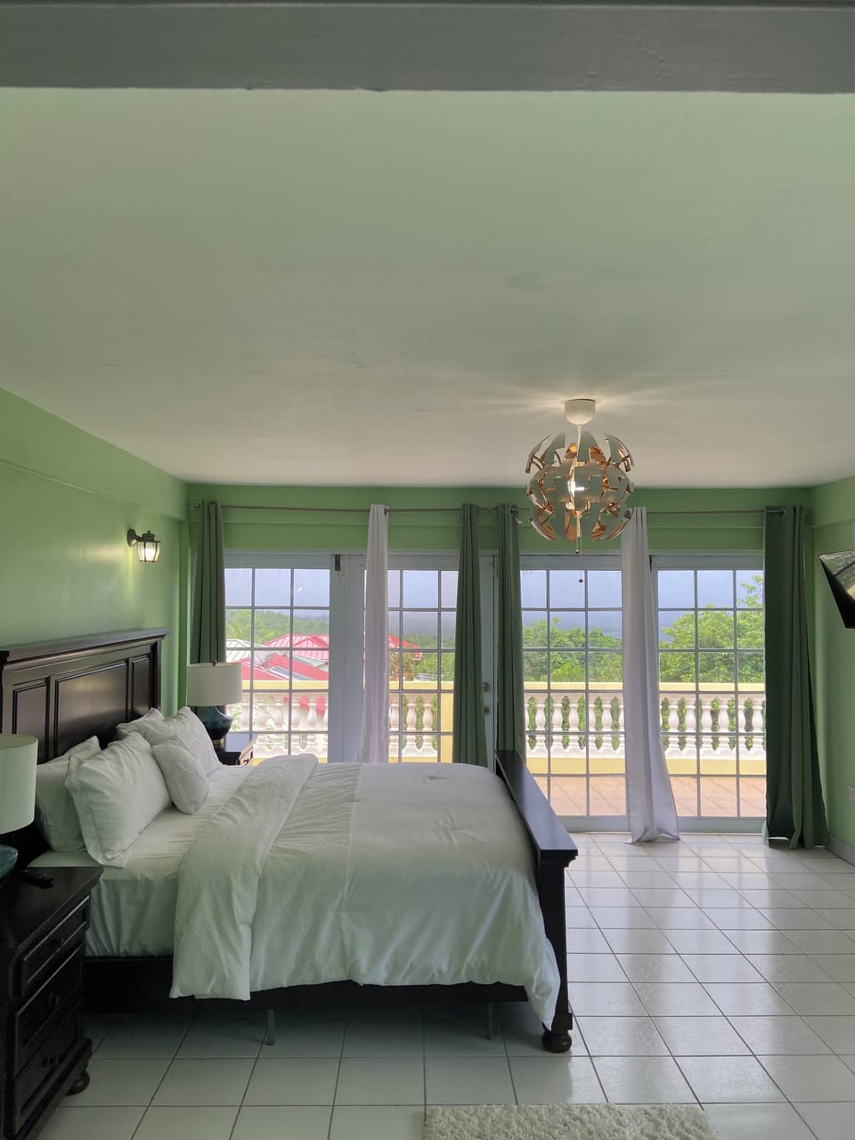 Ocean. View King Master bedroom