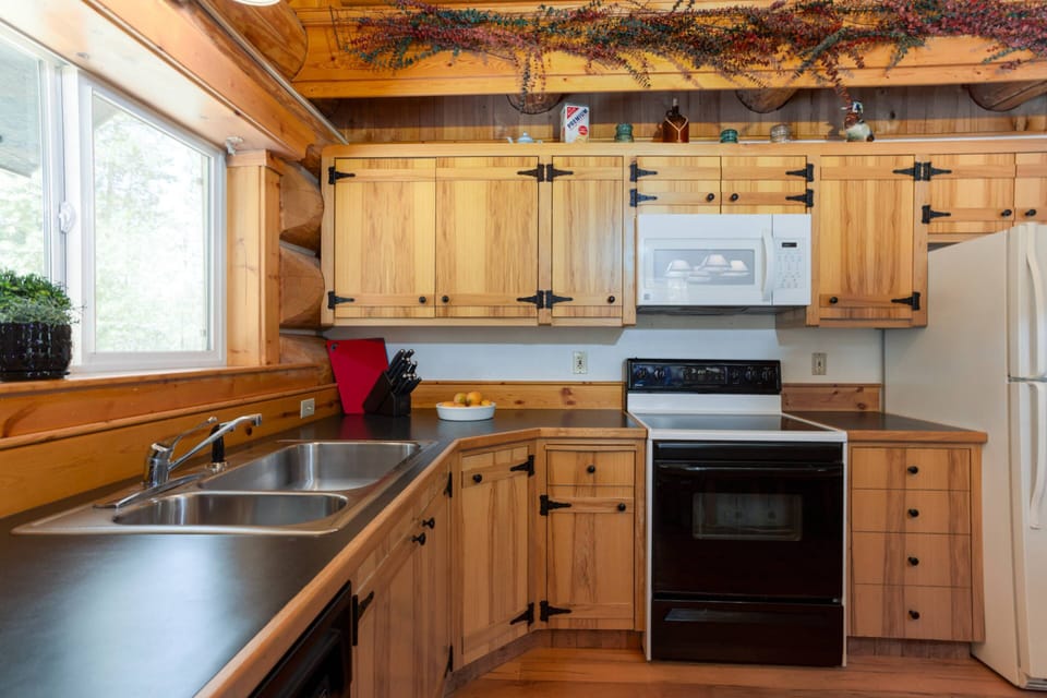 Cook a delicious meal in this fabulous kitchen.