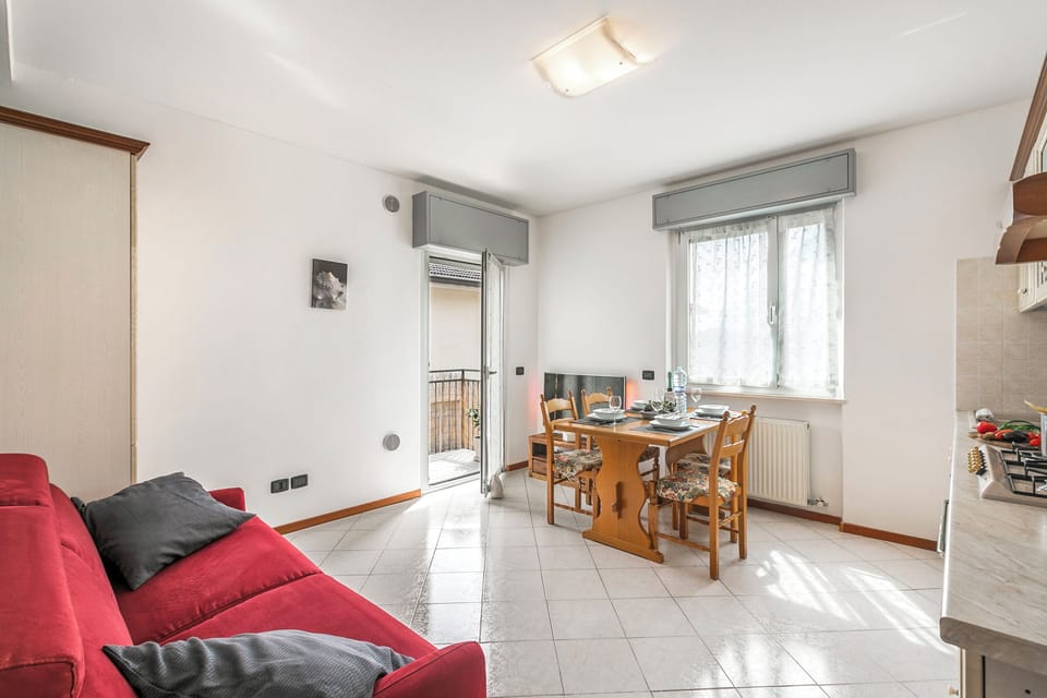 Family Apartment, Multiple Bedrooms (Casa Elena) | Living area | 21-inch Smart TV with cable channels