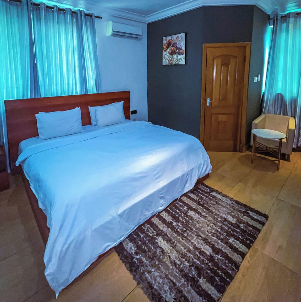 WiFi (free), bed sheets