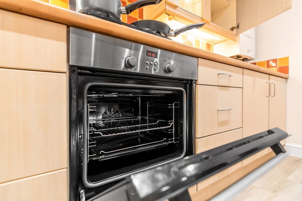 Single fan oven