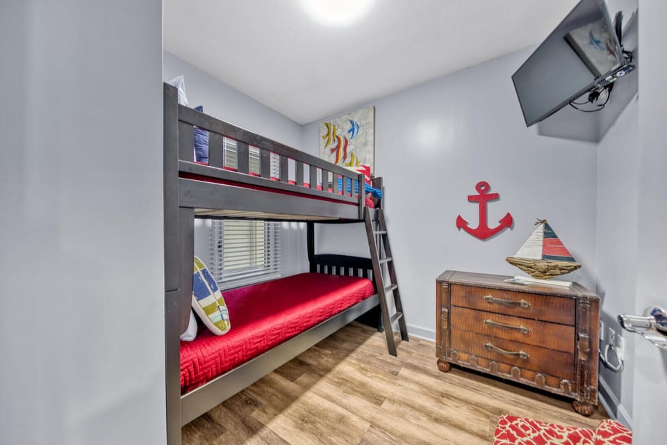 2nd bedroom with twin over twin bunkbed.