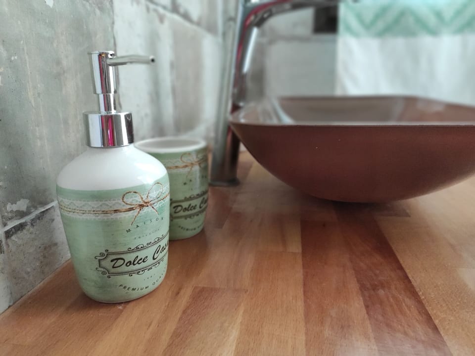 Classic Double or Twin Room | Bathroom | Shower, hair dryer, bidet, towels