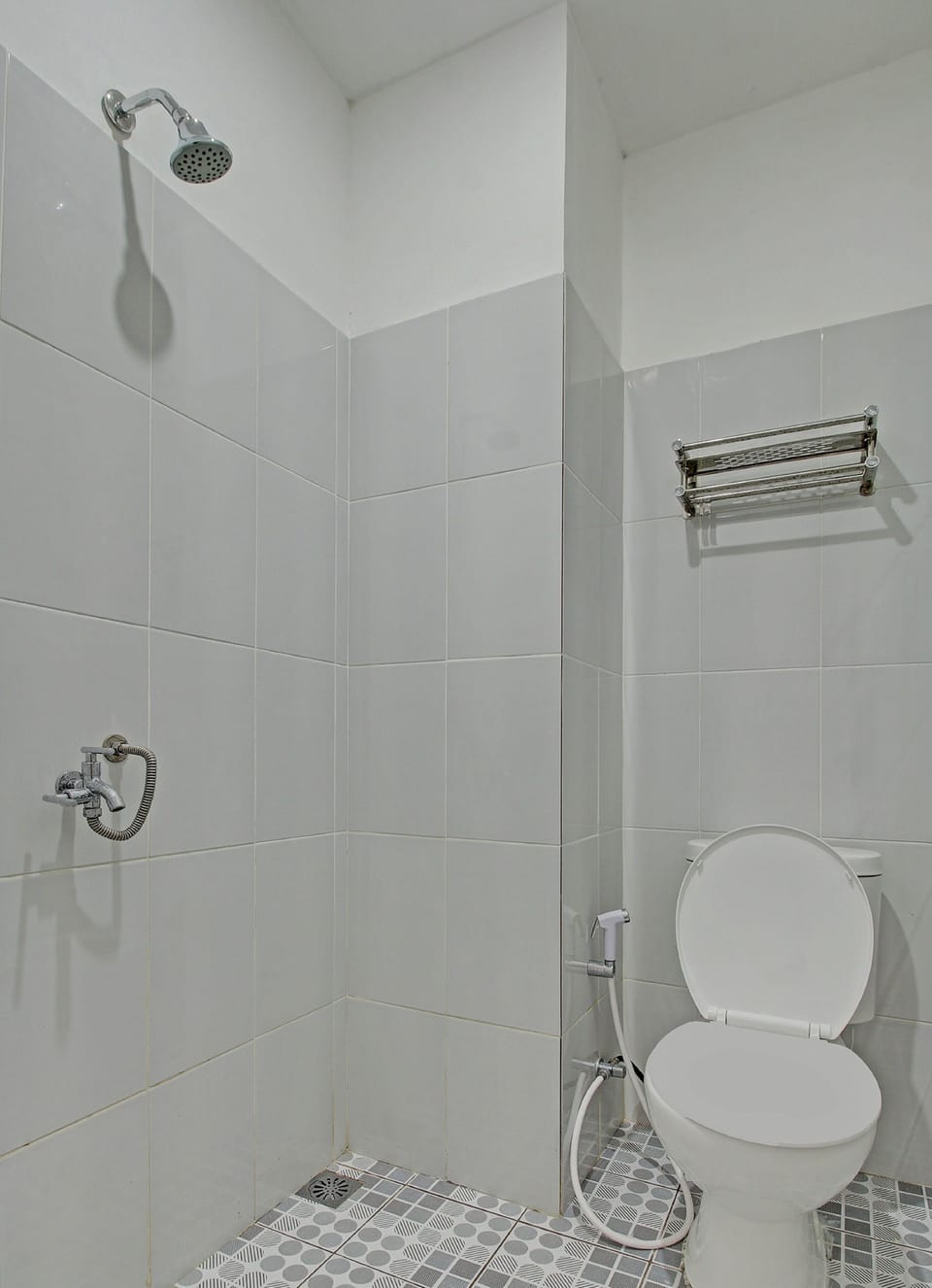 Standard Double Room | Bathroom | Shower, towels