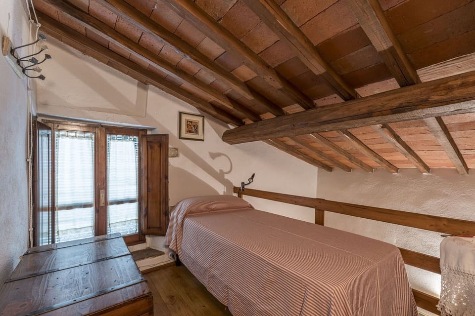 Amenities, Autumn, Bedroom, Room Detail, Spring, Summer