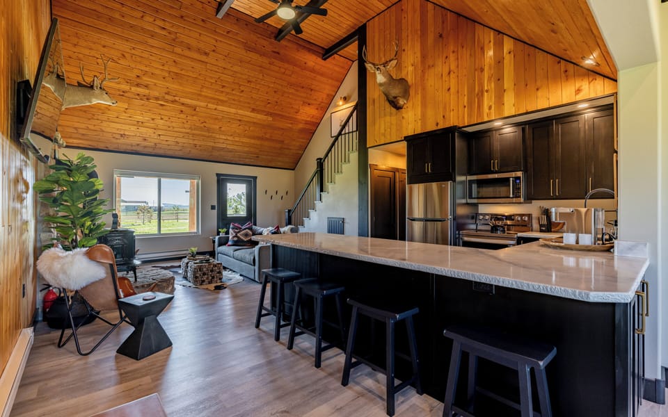 Breakfast bar for additional seating.