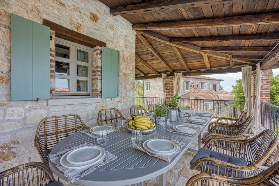 Luxury Villa, 4 Bedrooms, Balcony (Rustic Istrian Villa Amyra With Pool) | Outdoor dining