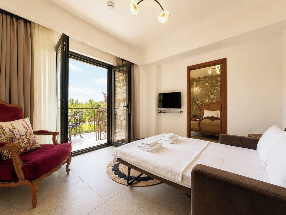 Deluxe Suite, Multiple Bedrooms, Balcony | Premium bedding, pillowtop beds, minibar, in-room safe