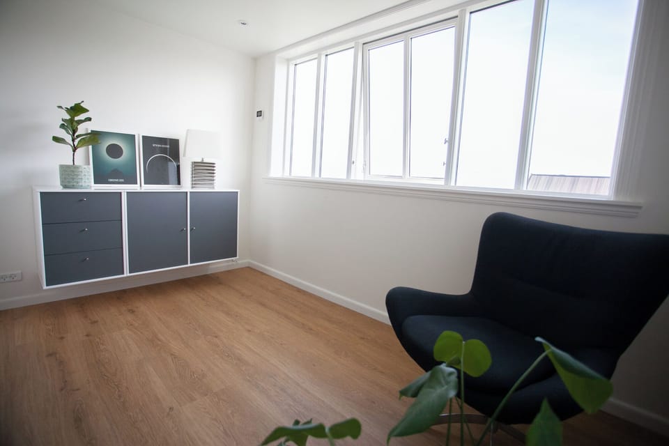 House | Living area | 30-inch flat-screen TV with satellite channels, heated floors