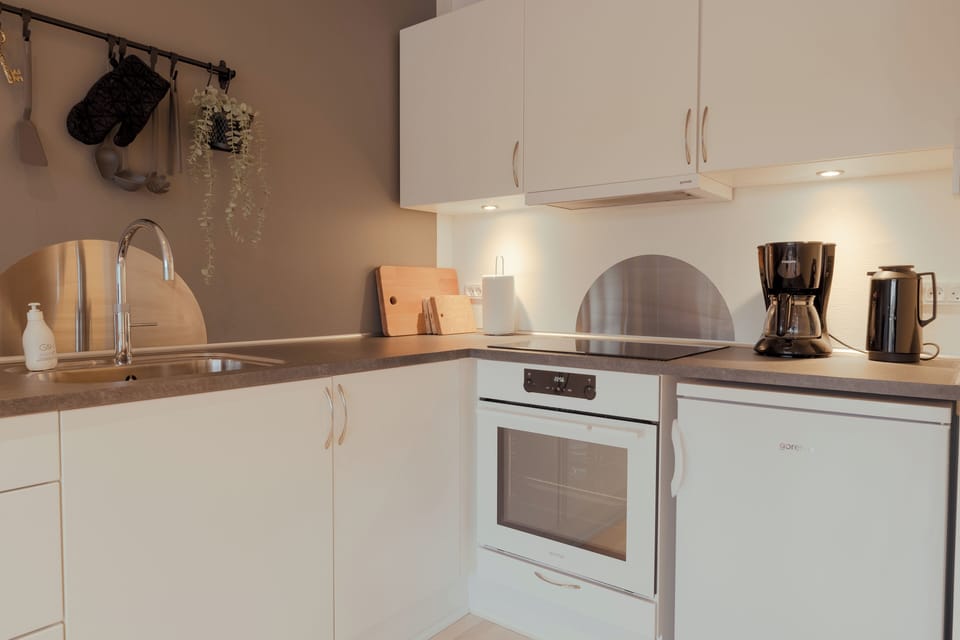 House | Private kitchen | Coffee/tea maker, full-size fridge, oven, stovetop