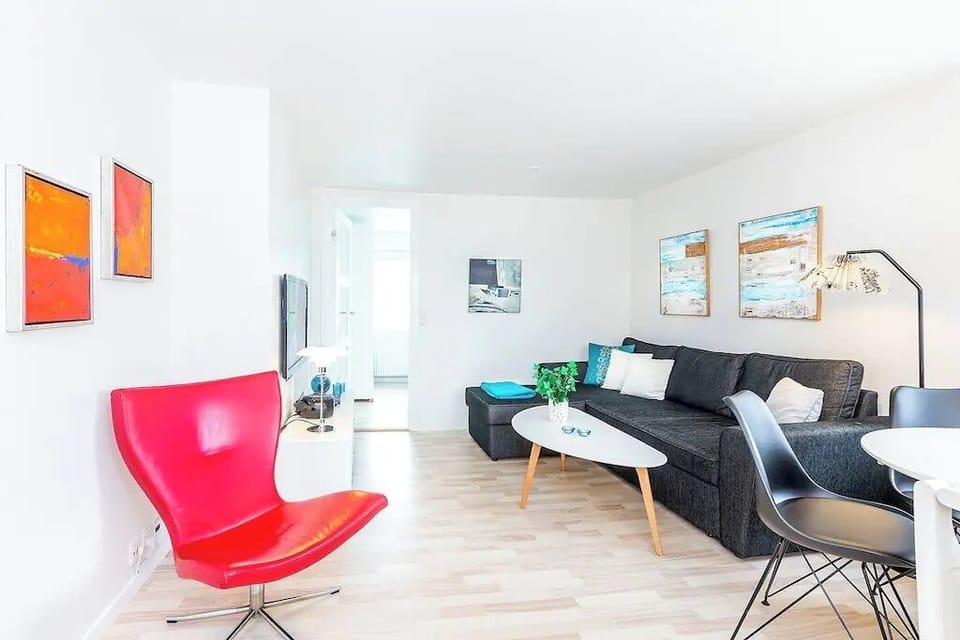 Apartment | Living room | 30-inch flat-screen TV with satellite channels