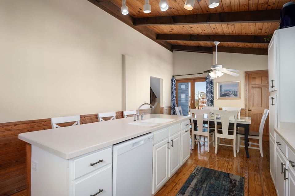 SNH325: Moonshadow | TL Kitchen Area- Island Seating for 3
