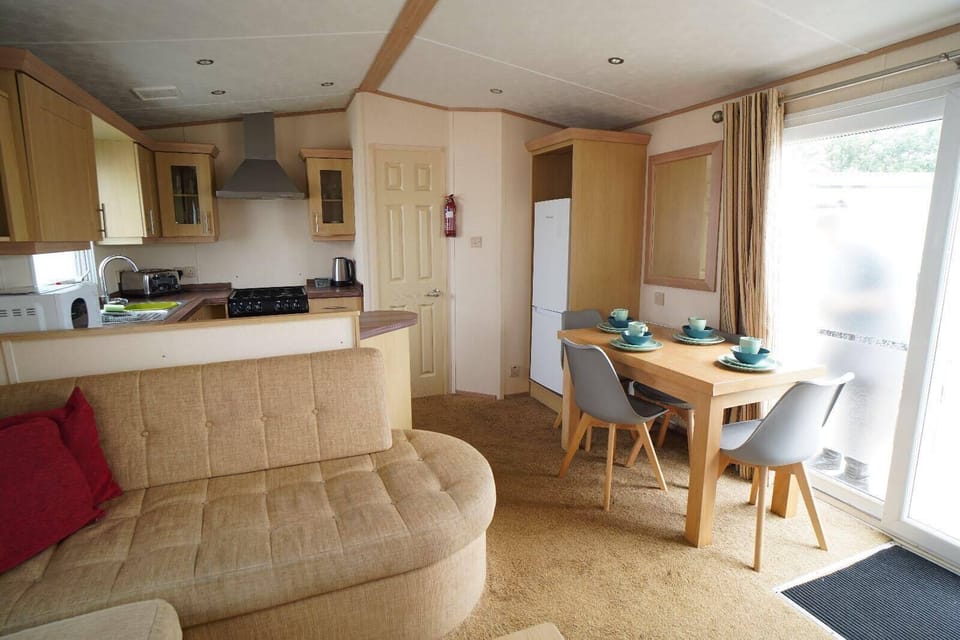 Chalet | Private kitchen | Fridge, microwave, oven, stovetop