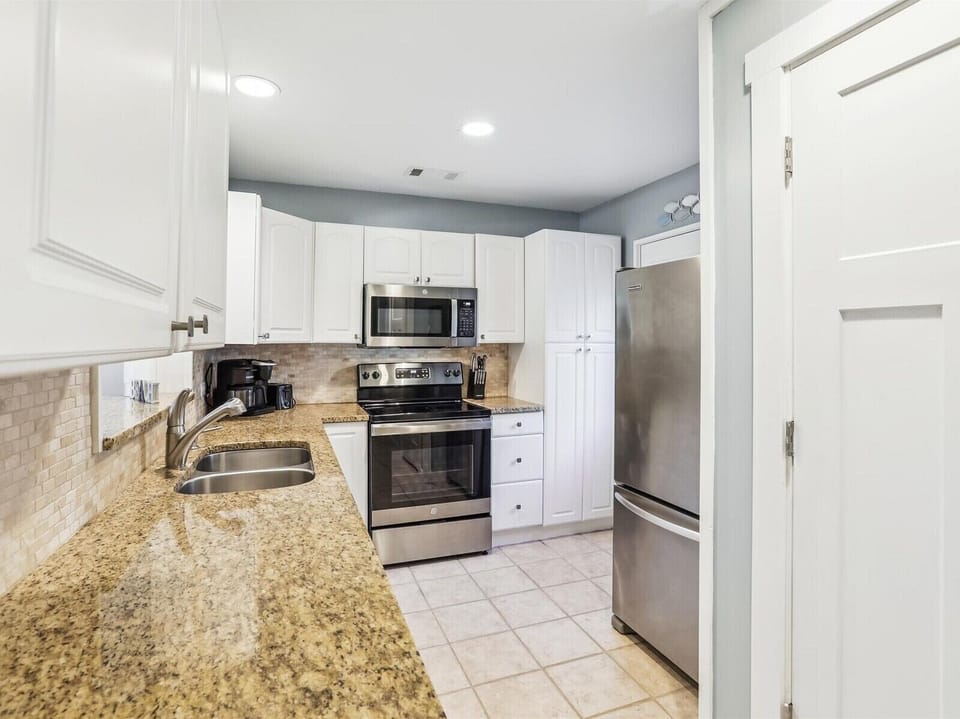 Kitchen at 604 Queens Grant
