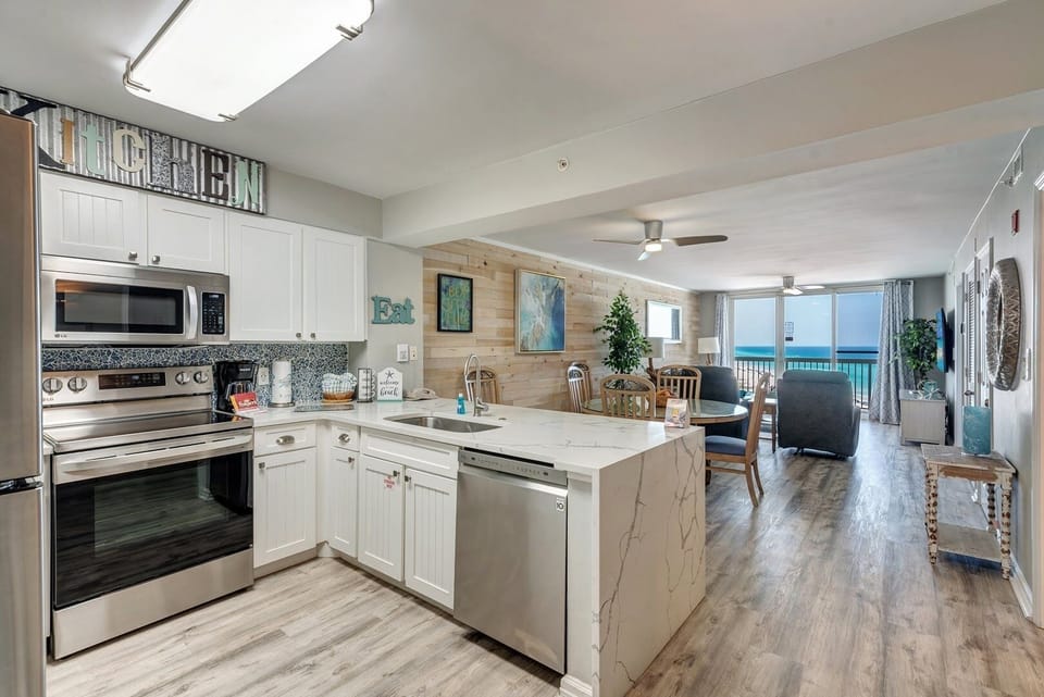 Condo, 2 Bedrooms | Private kitchen | Fridge, microwave, oven, dishwasher